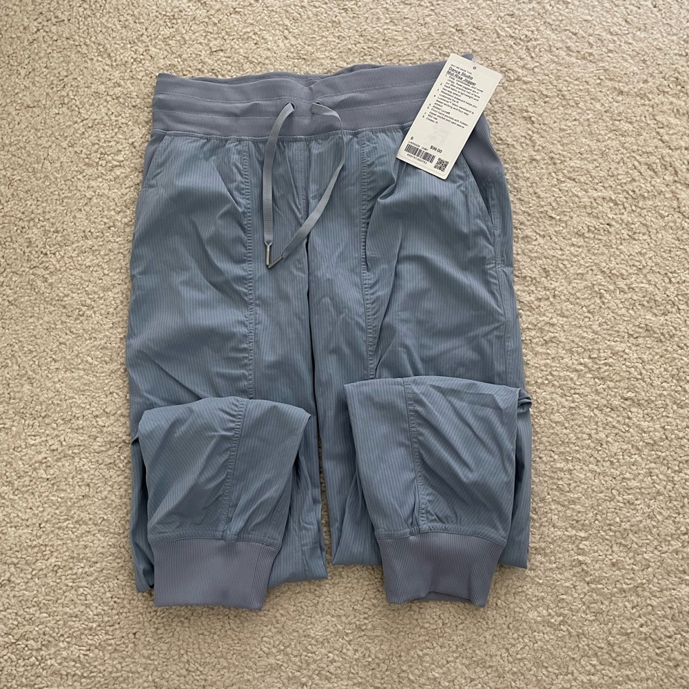 Lululemon Dance Studio Mid-Rise Jogger pants. Size 6